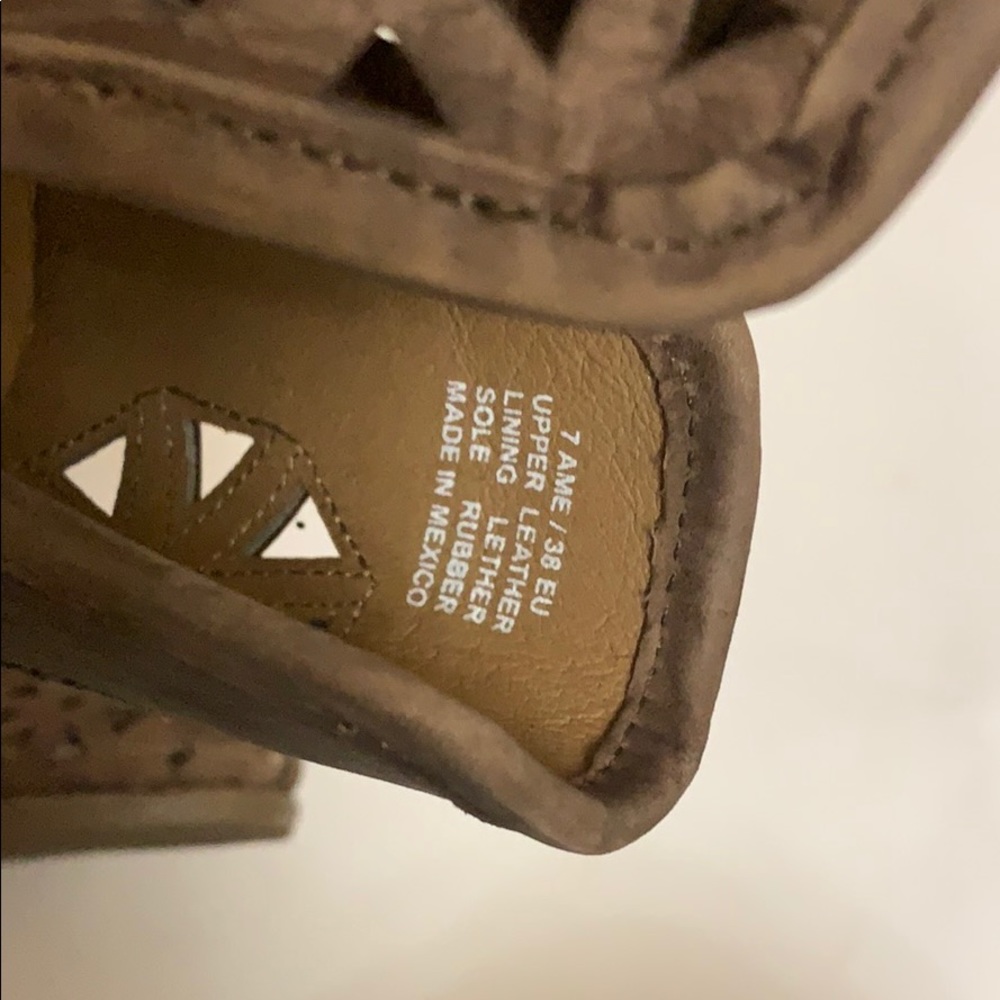 Laser Cut booties Taupe - Picture 4 of 8